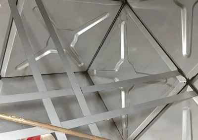 Hamidiye’de depo temizliği yapan Depodez çalışanı.